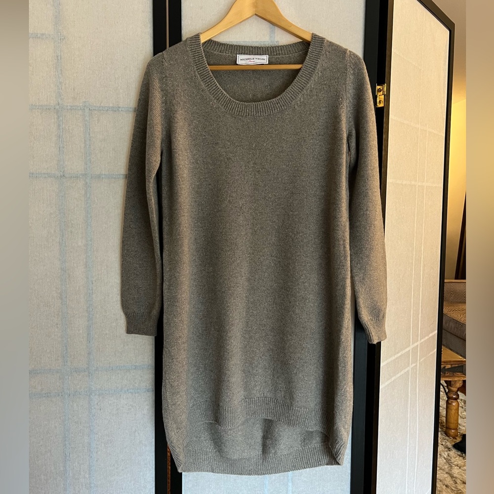 MICHELE NEGRI brand new, 100% cashmere knitted dress. Size M. Gray color.